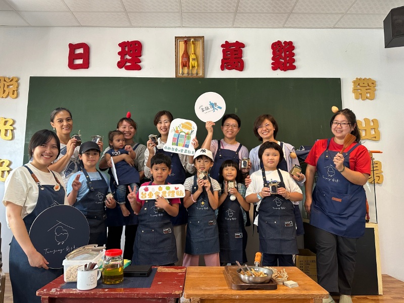 台東脫線牧場變身「脫線雞學院」 輕鬆有趣雞蛋系體驗